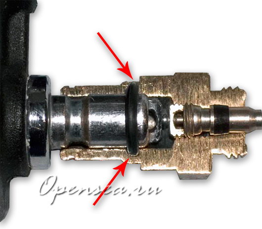 Соединение шланга и коннектора инфлятора в разрезе. Обратите внимание на О-ринг.